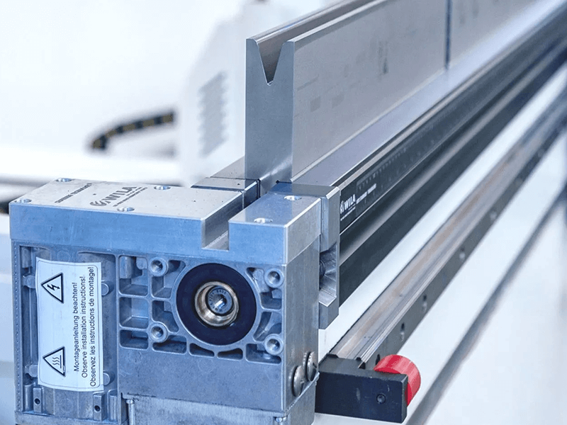 DELEM DA58T Color 2D graphical CNC System