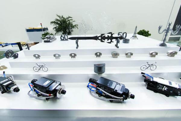 3. Cutting parts display stand