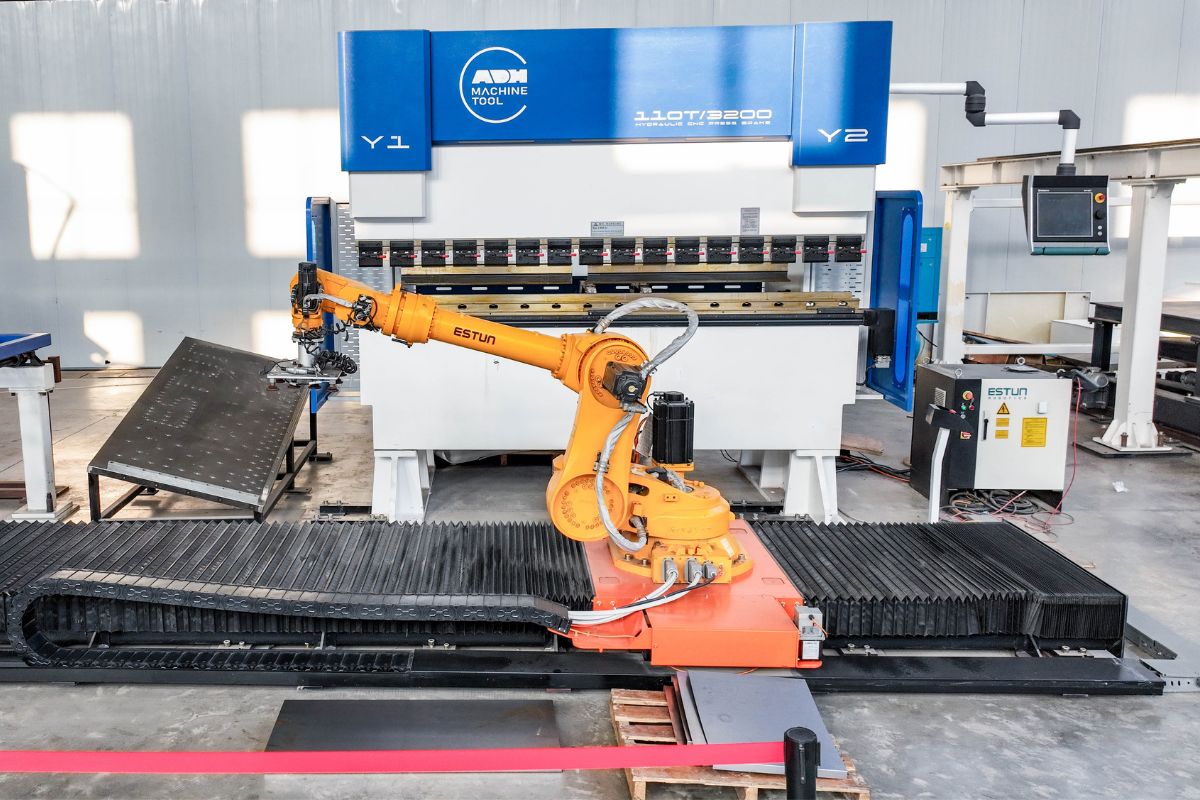 ADH带机械臂折弯机